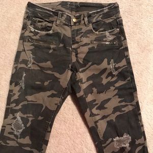 Zara Z1975 camo jeans